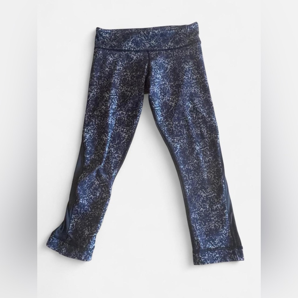 Lululemon black Patterned Leggings shear calf area